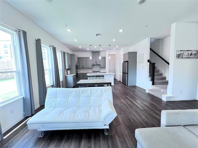 Foto del edificio - 3211 Midnight Dr