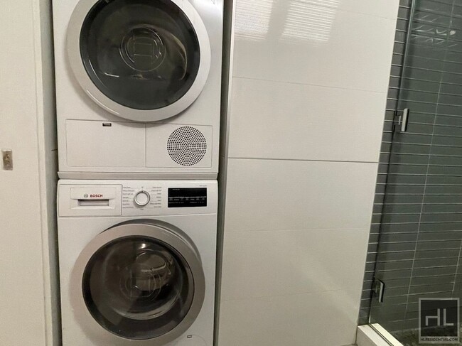 Building Photo - STANTON ST.