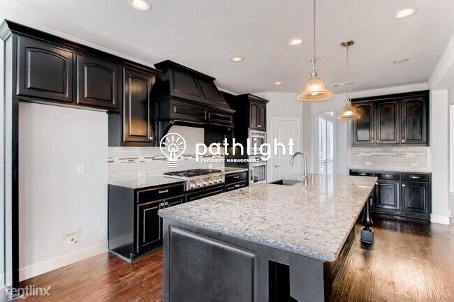 Building Photo - 4 br, 3.5 bath House - 708 Patio Street UNIT
