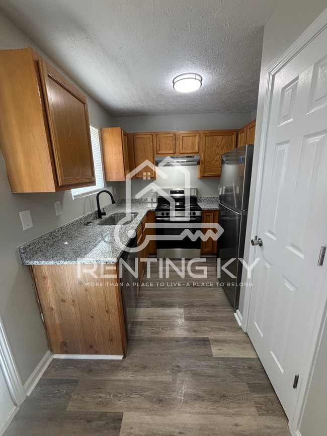 Building Photo - Newly Renovated 3-Bed, 1.5-Bath Townhome with Garage!