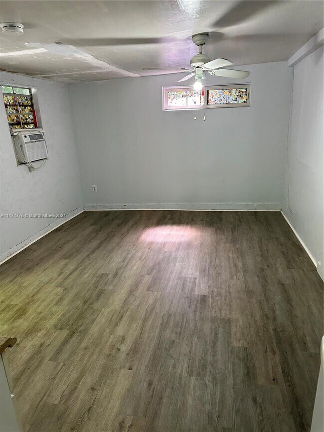 Building Photo - 4790 SW 65th Ave