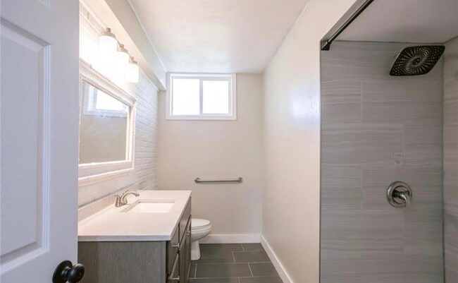 Building Photo - 2807 Bluebonnet St