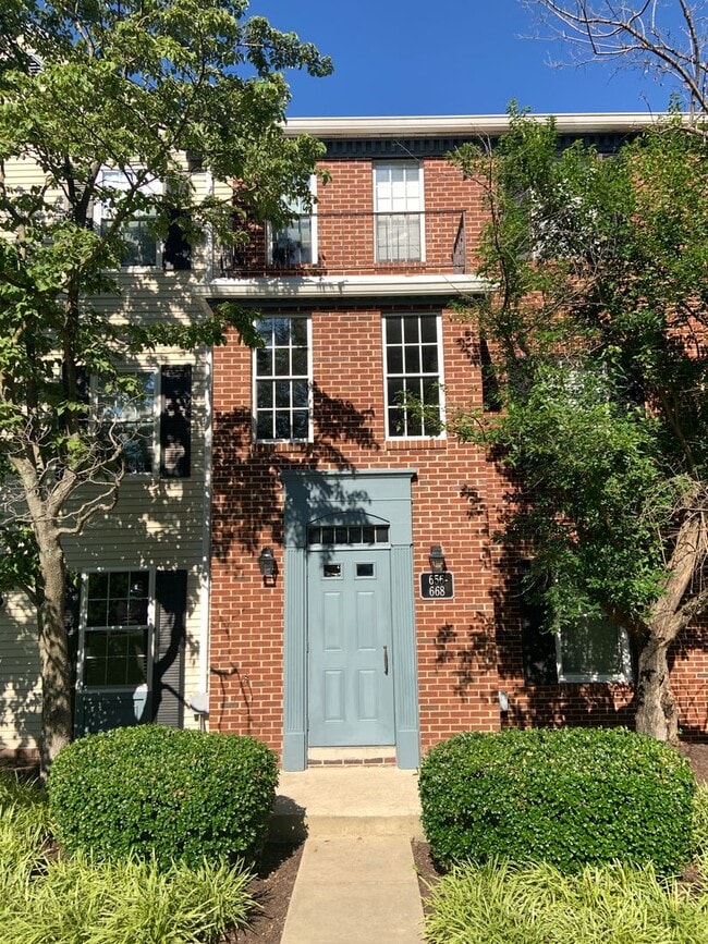 Building Photo - Broadneck Schools! 2 Bedroom Townhouse Sty...