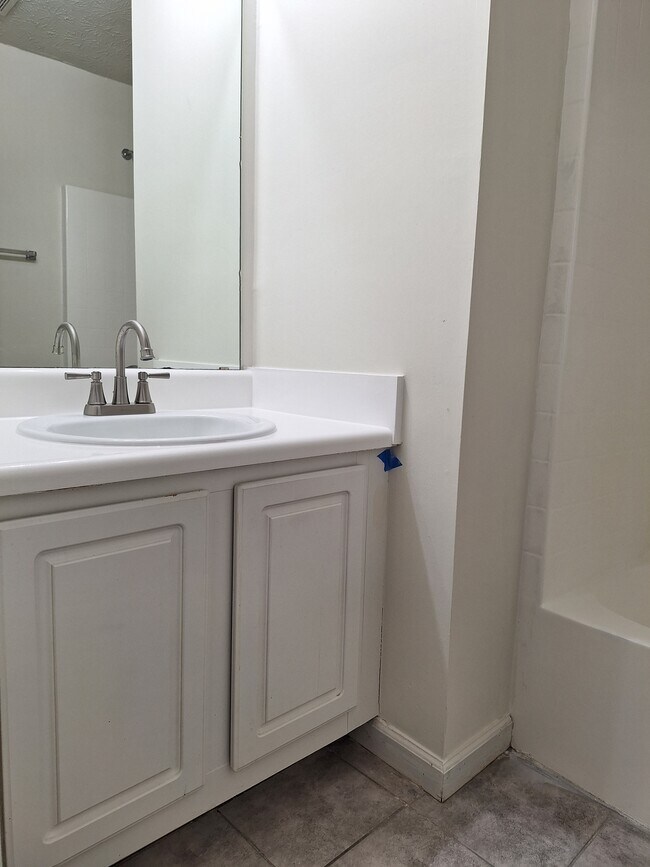 Building Photo - 975 Windwood Ct