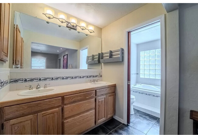 Building Photo - 7259 White Oak Ln