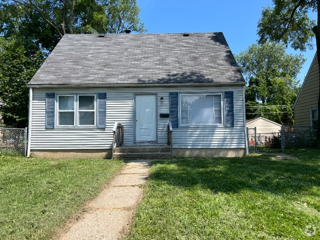 Building Photo - 5700 N 60th St