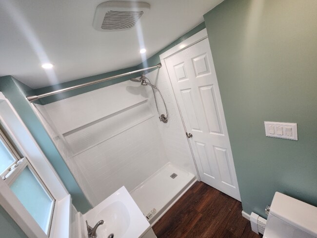 Building Photo - 5258 Chestnut Ridge Rd