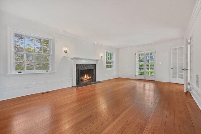 Building Photo - 90 Greenacres Ave
