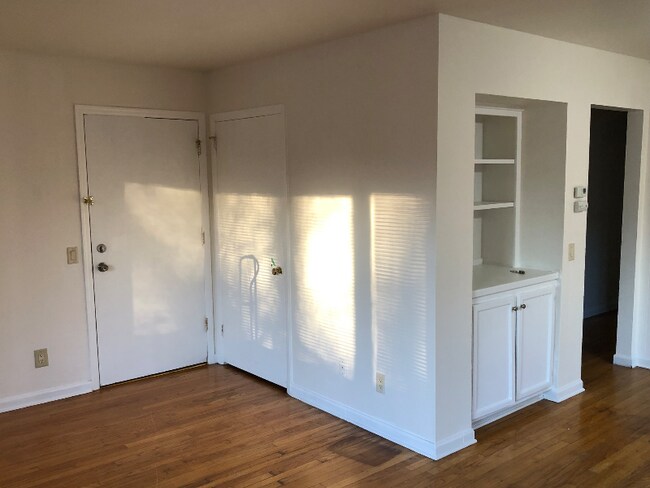 Building Photo - 2413 Brentwood Pkwy