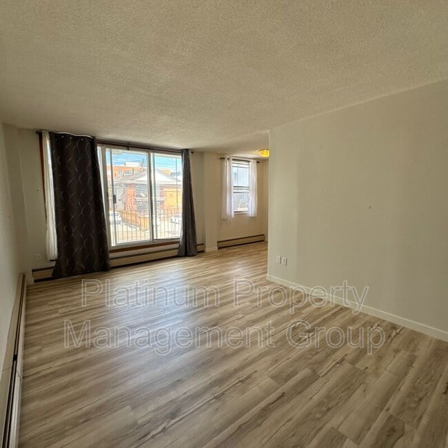 Building Photo - 2024-2035 35 Ave SW