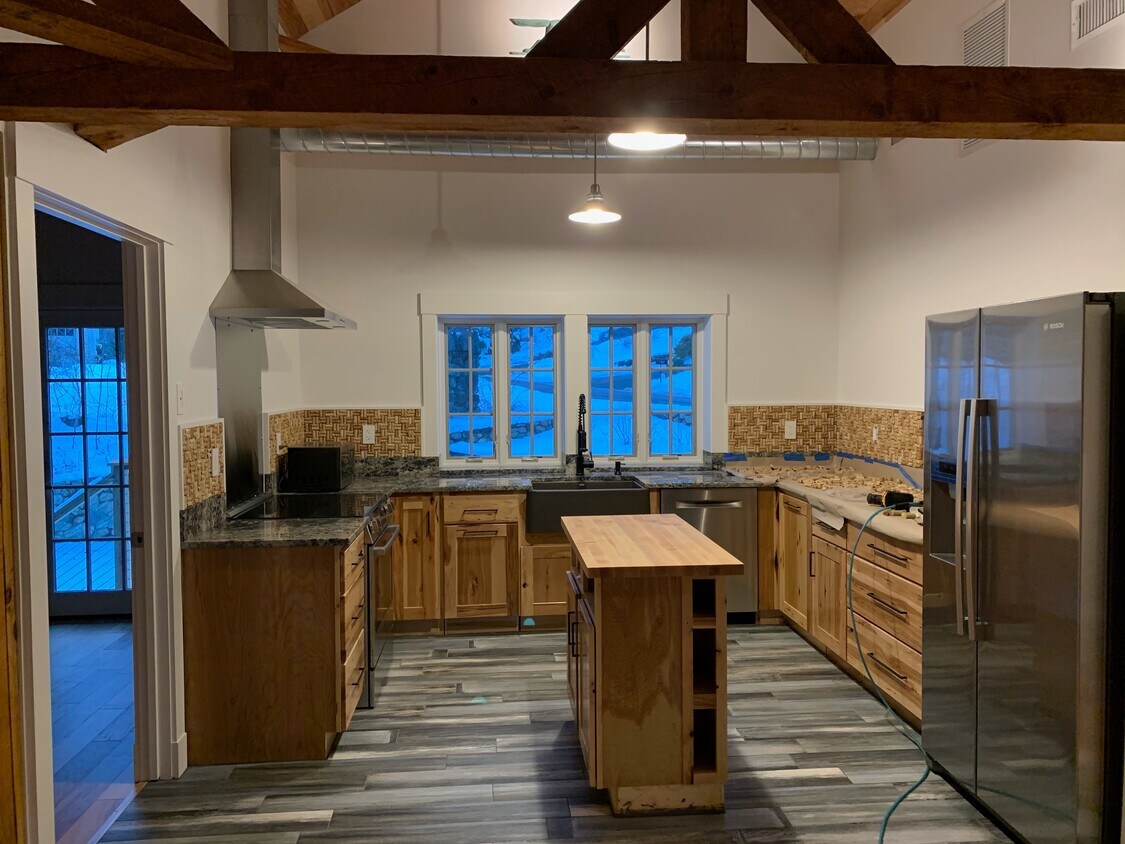 Kitchen (prior to shelving added) - 386 Lincoln St