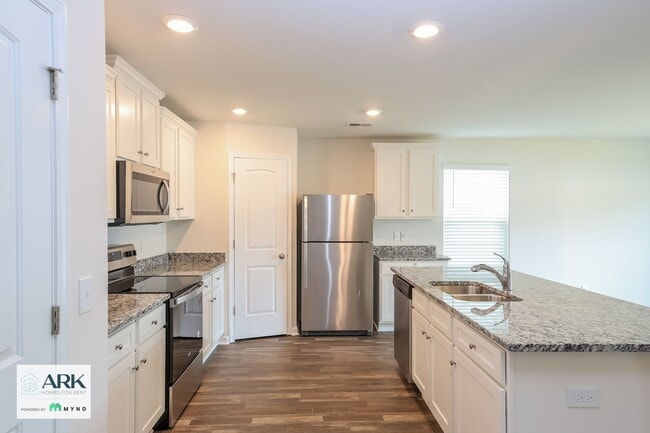 Building Photo - 2169 Southlea Dr