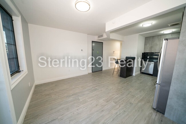 Building Photo - 3315 28th Ave