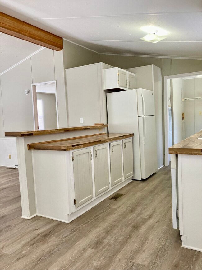 Foto del edificio - 870 Tower Rd SE