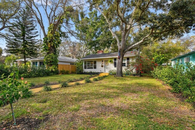 Building Photo - 145 24th Ave SE