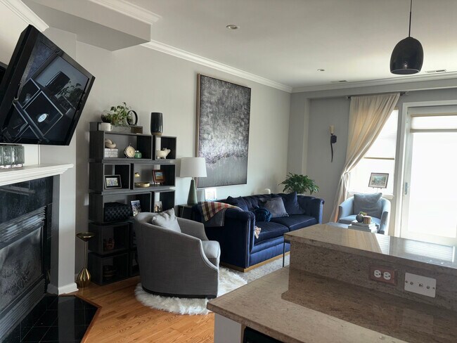 Foto del edificio - 4950 N Western Ave