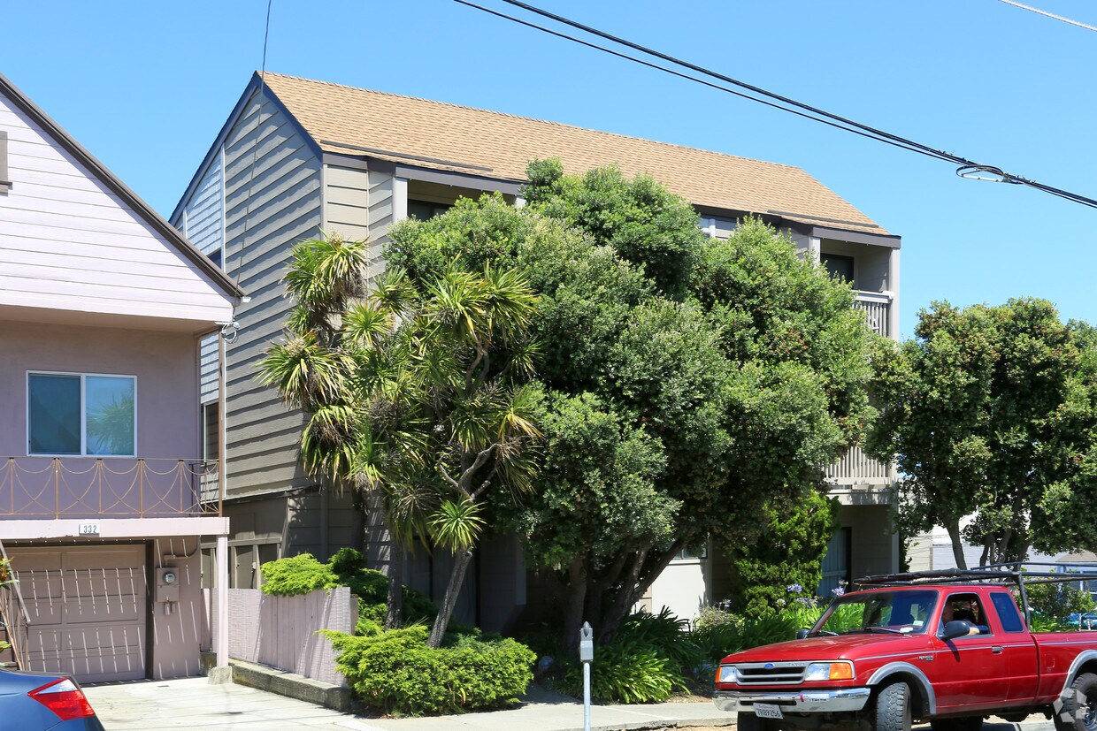 Building Photo - 330 Baden Ave