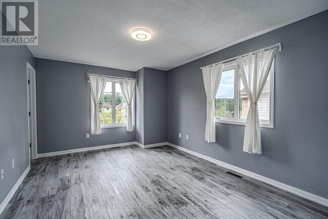 Building Photo - 367 Ferndale Dr S