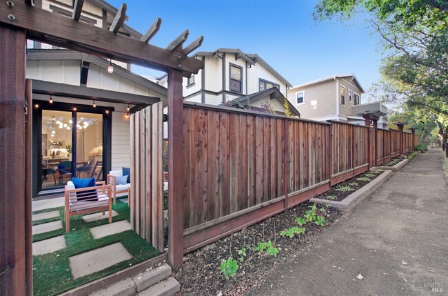 Foto del edificio - 1605 Winding Creek Way