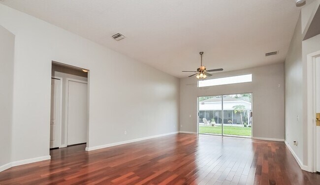 Building Photo - 6716 Rancho Santa Fe Dr