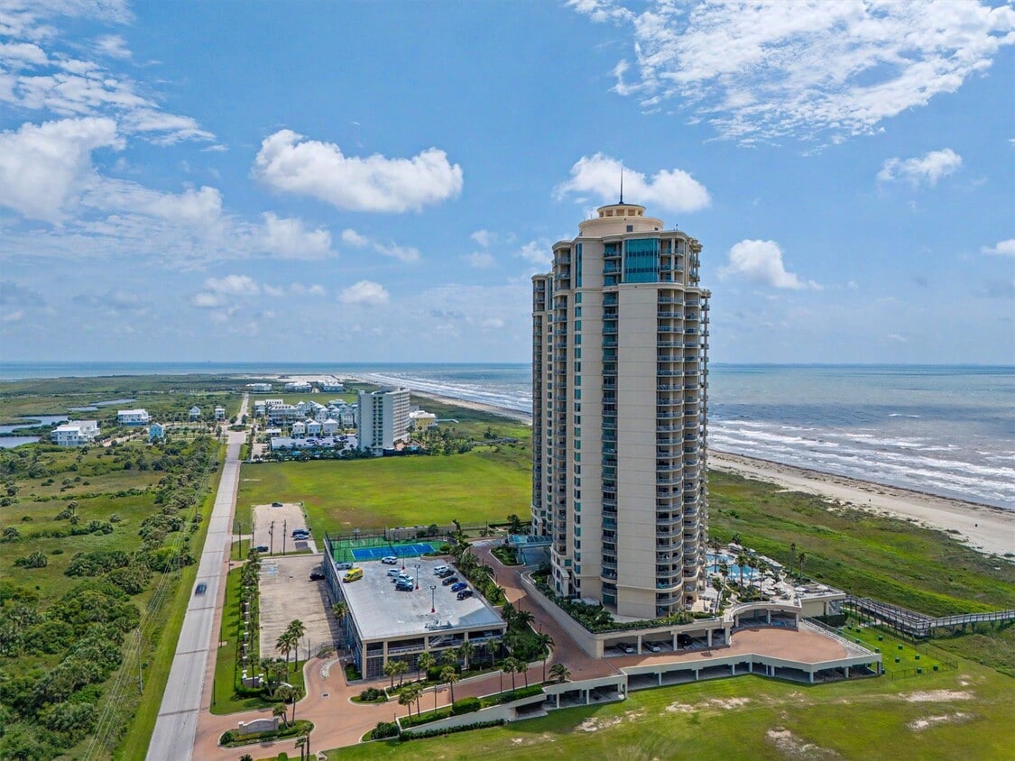 Building Photo - 801 E Beach Dr