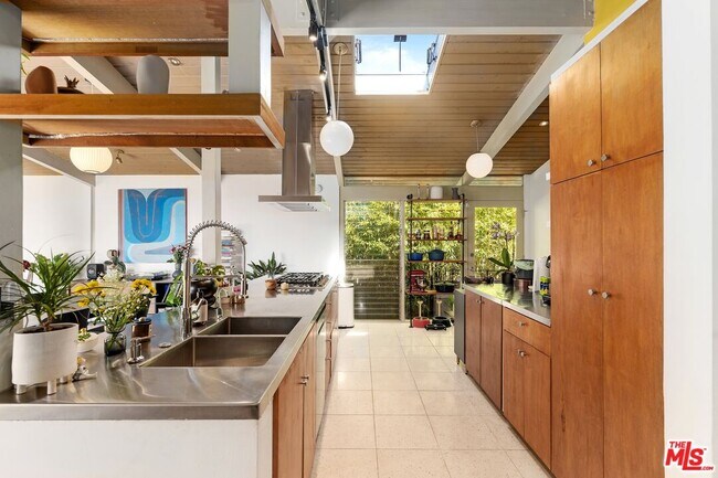 Foto del edificio - 1513 Forest Knoll Dr
