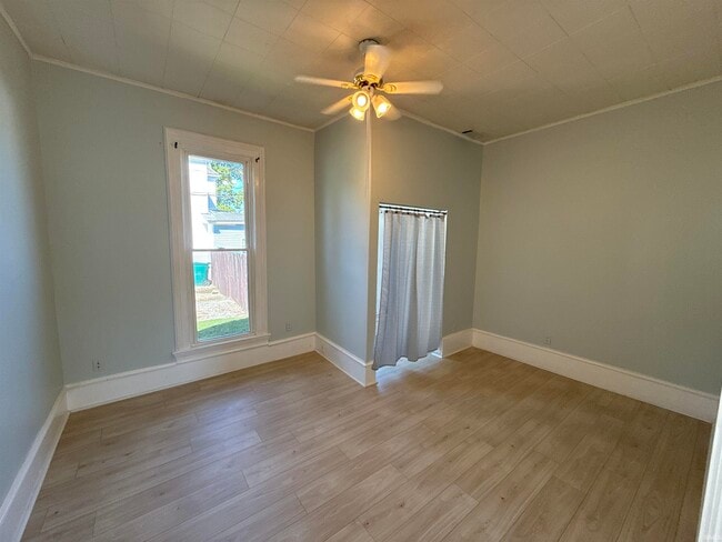 Building Photo - 7 Oak St