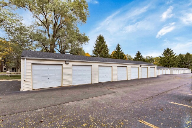 Building Photo - Silver Creek Apartments