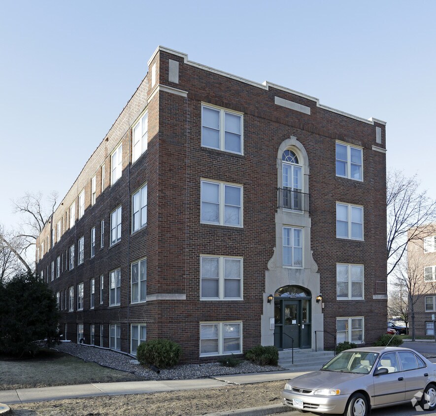 Building Photo - 2284 Highland Pky