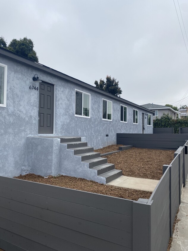 Primary Photo - 6744 N Elman St