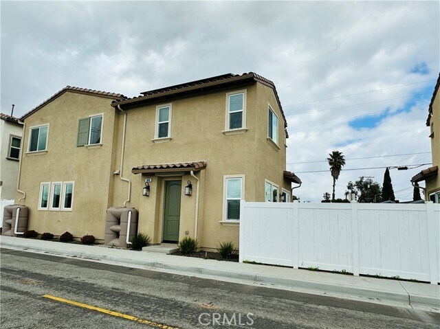 Building Photo - 1602 Plaza del Amo
