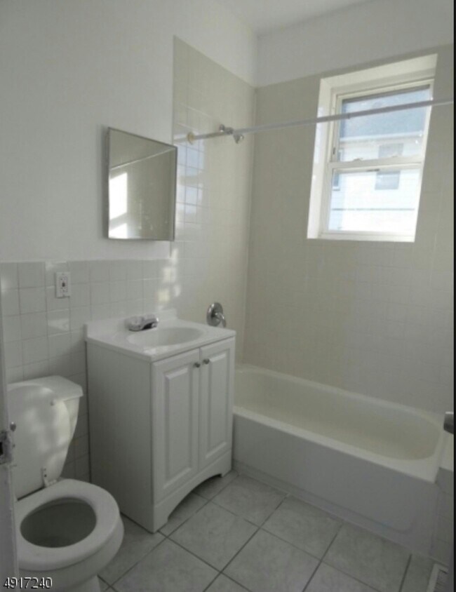 Foto principal - 1126 Drake Avenue, Unit 1R
