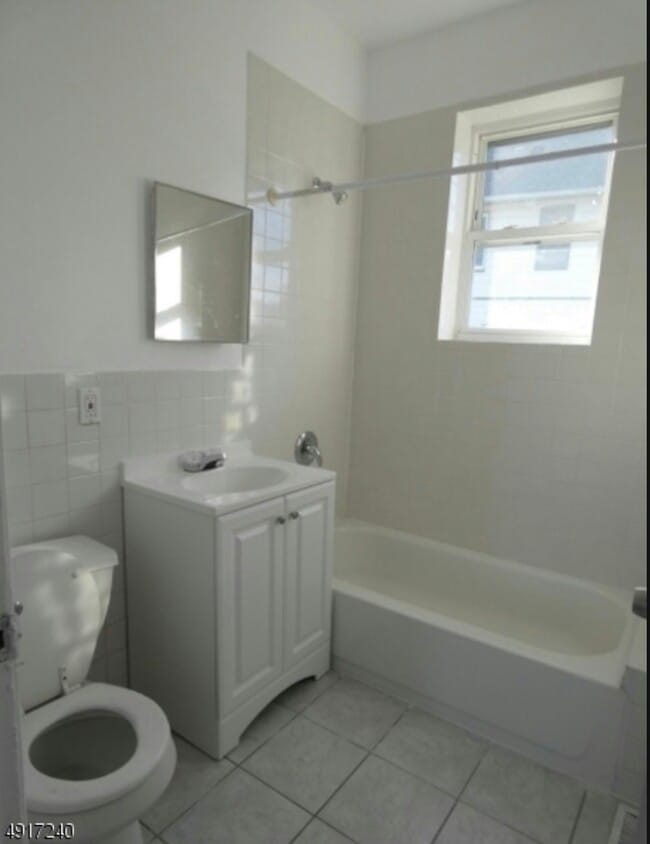 Primary Photo - 1126 Drake Avenue, Unit 1R