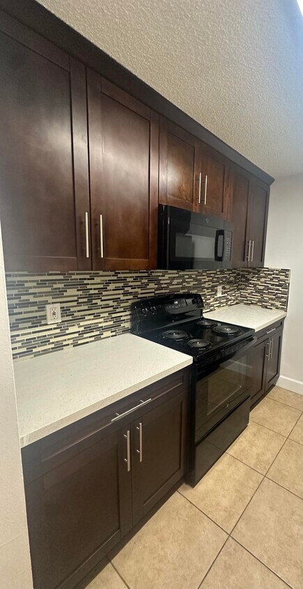 Foto principal - 1824 Meadows Cir W