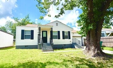 Building Photo - 3208 NW 33rd St