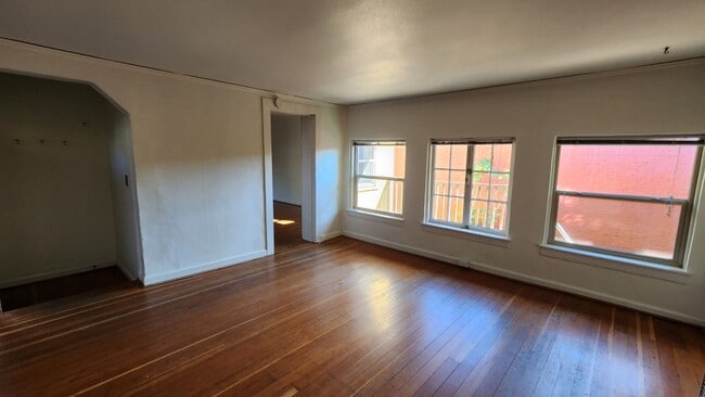 Building Photo - 5244-5308 NE Wistaria Drive