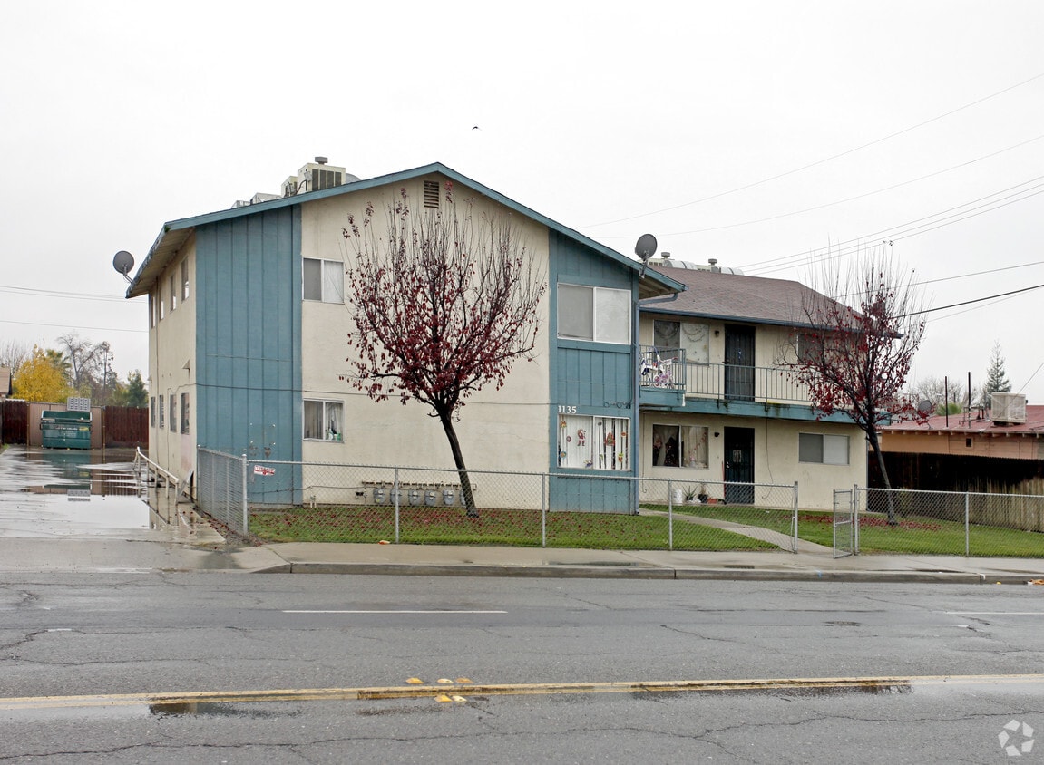 1135 W Inyo Ave, Tulare, CA 93274 Apartments in Tulare, CA
