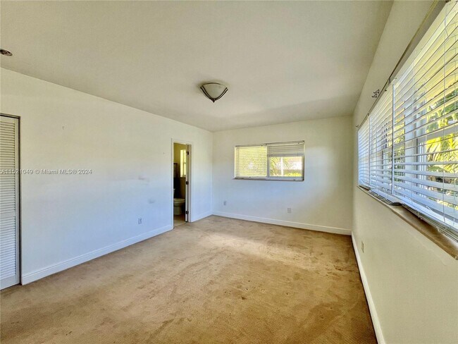 Foto del edificio - 1345 NE 105th St