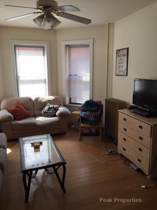 Primary Photo - 455 W Belmont Ave