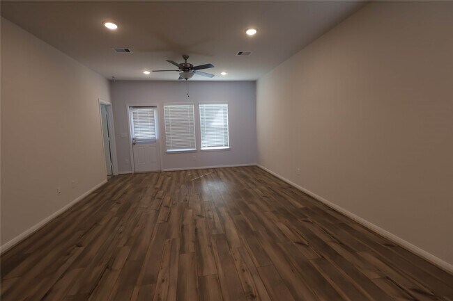 Foto del edificio - 67 Courageous Side Way