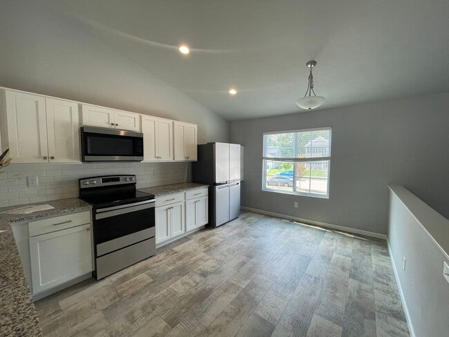 Building Photo - Three Bedroom Home in Portage