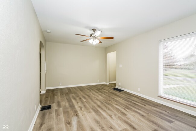 Foto del edificio - 3315 Chamberlin Dr