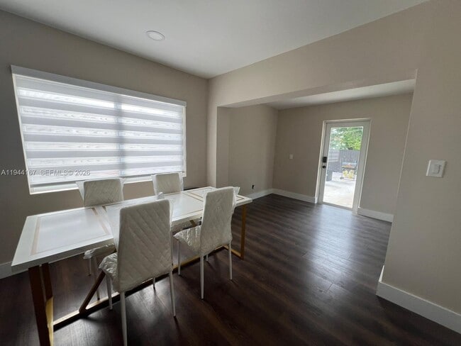 Building Photo - 945 79th Terrace