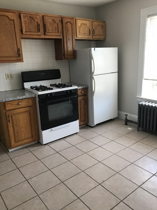 18 Ashton St Unit 5, Pawtucket, RI 02860 Apartment for Rent in
