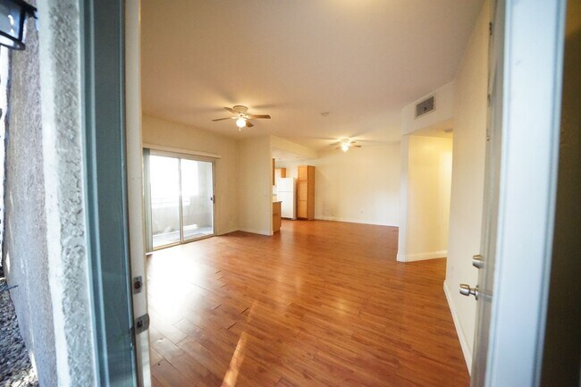 Foto del edificio - 9330 W Maule Ave