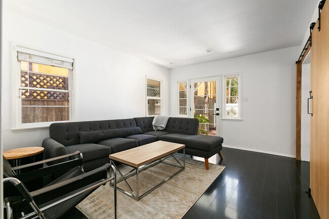 Living room/ could be used as 2nd bedroom - 1034 Bay St