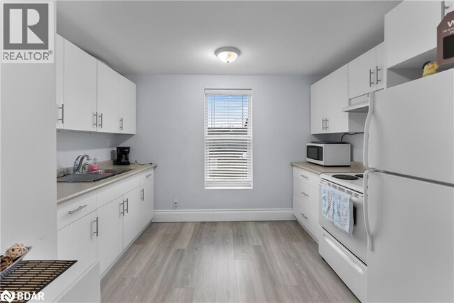 Building Photo - 5858 Ferry St