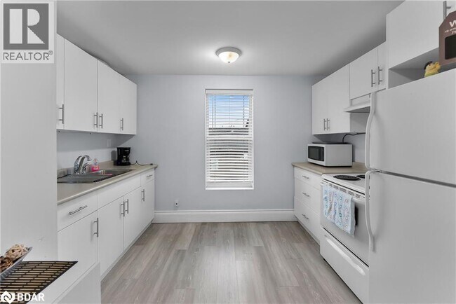 Photo du bâtiment - 5858 Ferry St