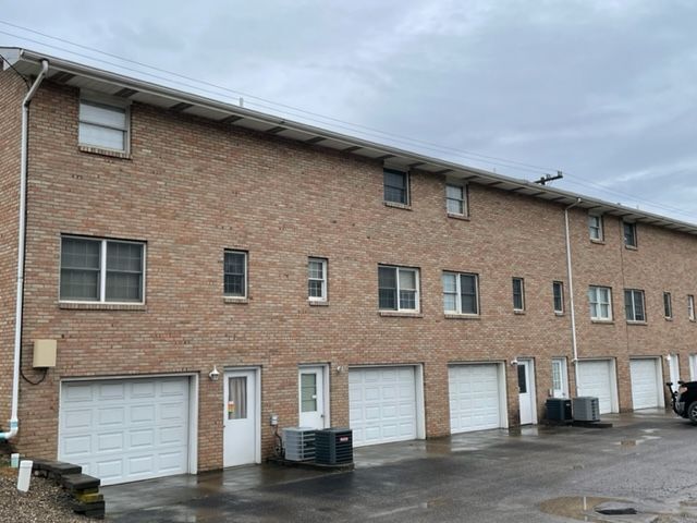 Rear Building - 1710 Commerce St