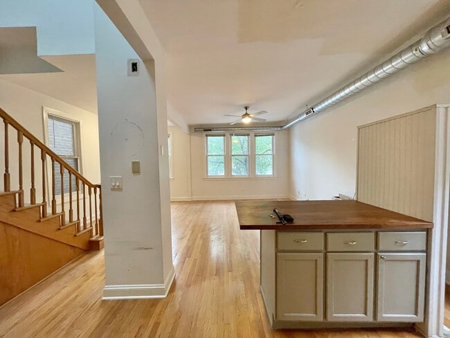 Foto del edificio - 1437 W 17th St